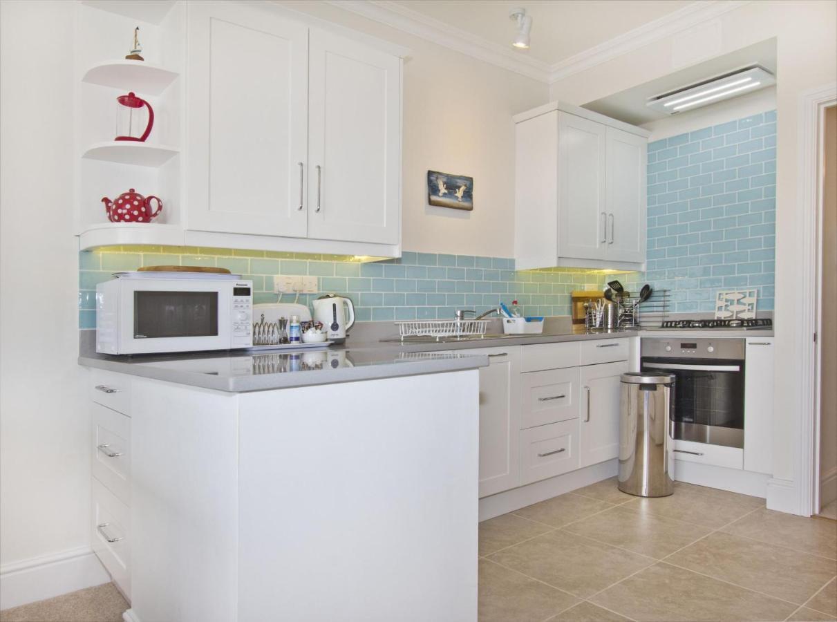 Beautiful Aberdovey Seafront Apartment 2 Aberdyfi Bagian luar foto
