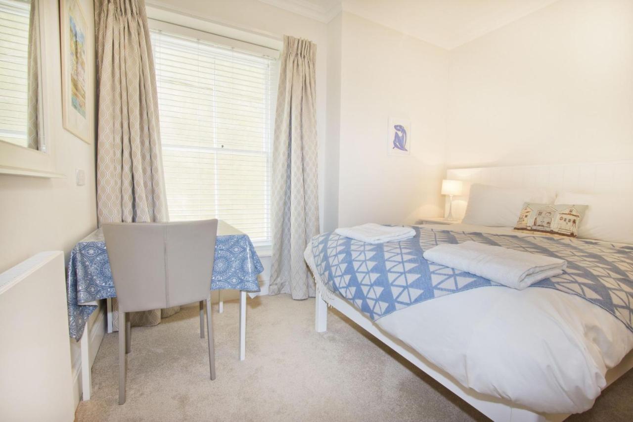 Beautiful Aberdovey Seafront Apartment 2 Aberdyfi Bagian luar foto
